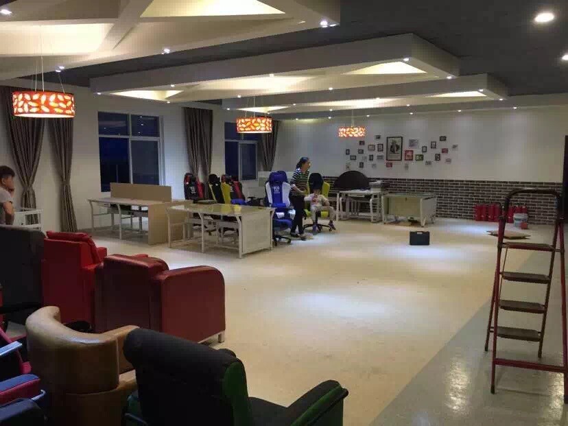 一偉網(wǎng)咖-騰方PVC石塑片材地板 一偉網(wǎng)咖-騰方PVC石塑片材地板