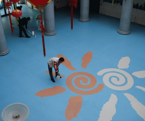 鋪設(shè)塑膠地板，地面應(yīng)該注意哪些問題？