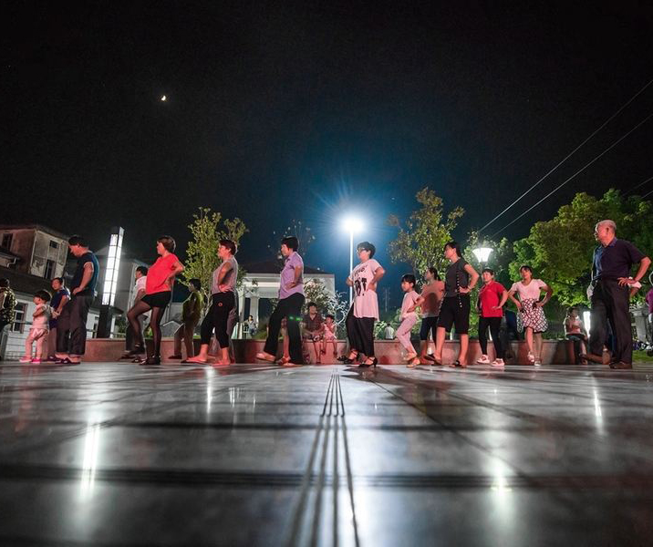 舞蹈地板讓室內廣場舞“炫”起來！