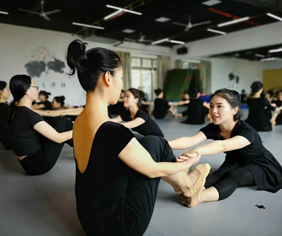 安全無劃痕的舞蹈地板成為主流趨勢(shì)