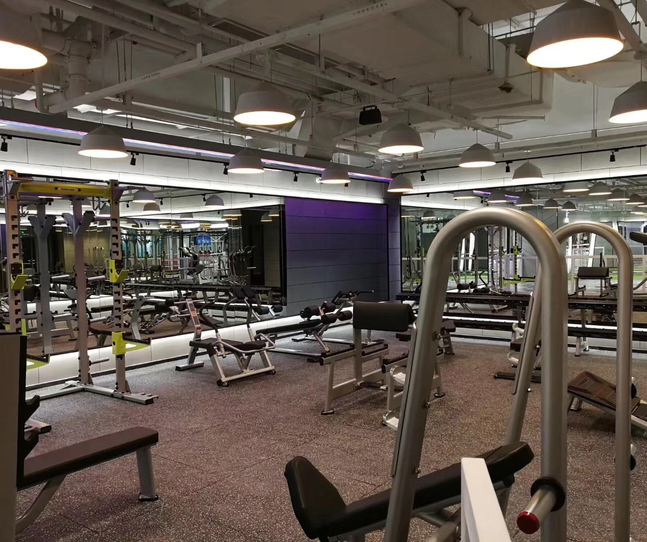 28歲，想要開一間健身房，地面鋪什么材料？