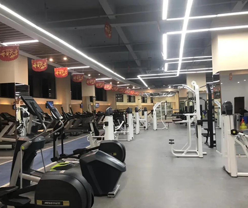 為什么健身房鐘愛塑膠地板呢？