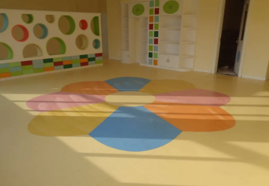 PVC塑膠地板進(jìn)口與國產(chǎn)品牌該如何選擇？