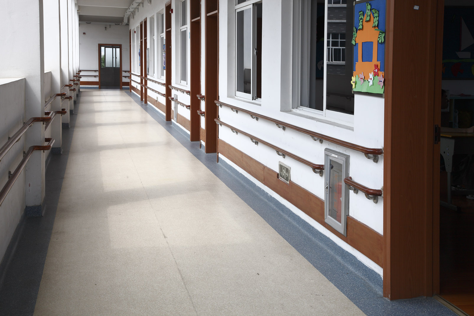 PVC地板的耐磨表現(xiàn)主要展現(xiàn)在哪些方面？【騰方PVC地板】