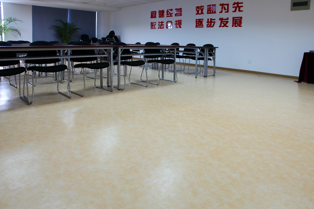 辦公室PVC塑膠地板有哪些特性？【騰方PVC地板】
