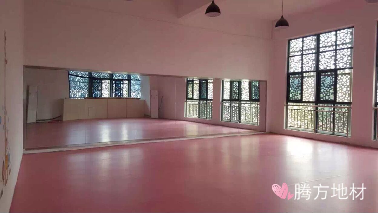 舞蹈地膠的選購(gòu)注意事項(xiàng)【騰方PVC地板】