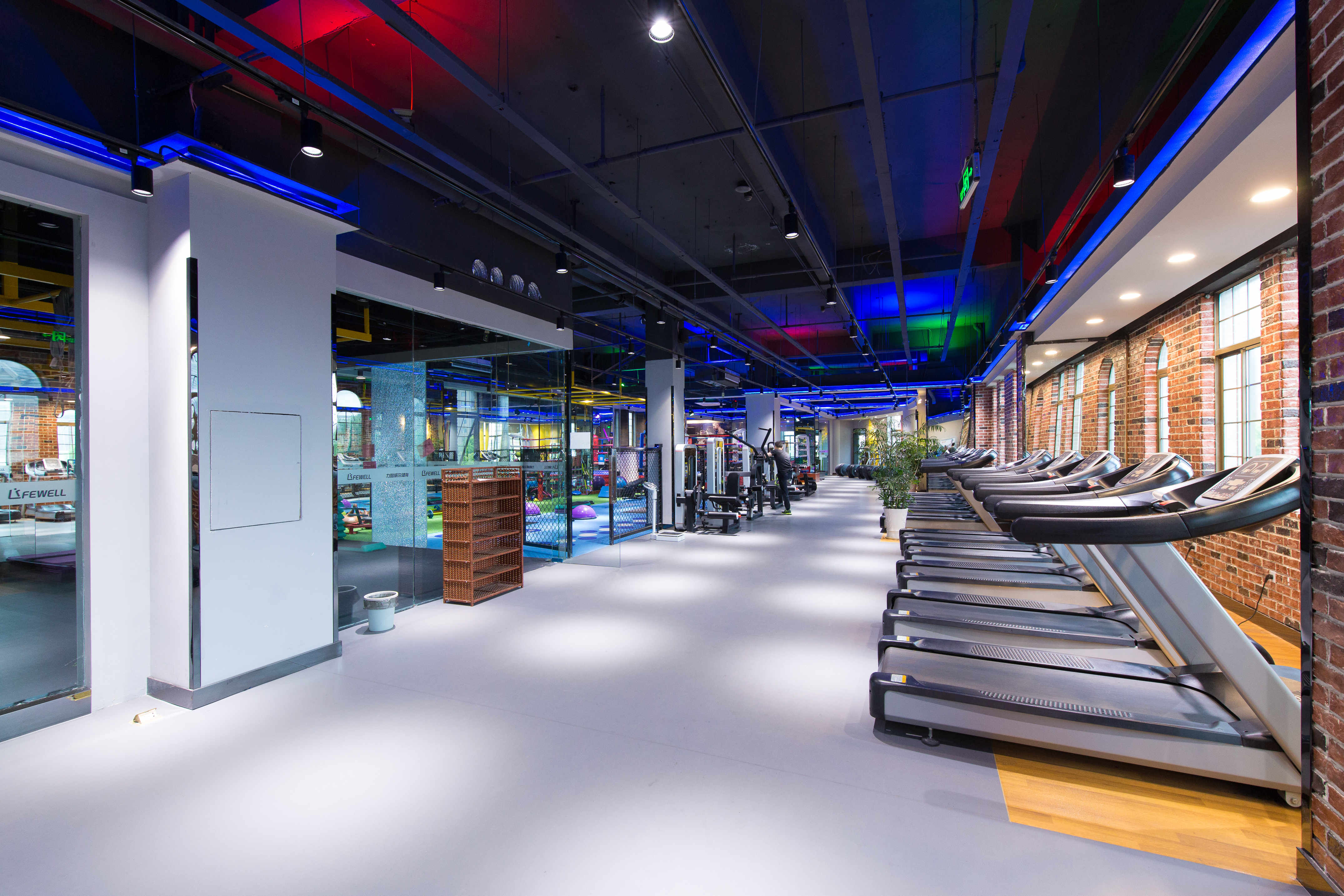 健身房鋪設(shè)PVC塑膠地板怎么樣？【騰方PVC地板】