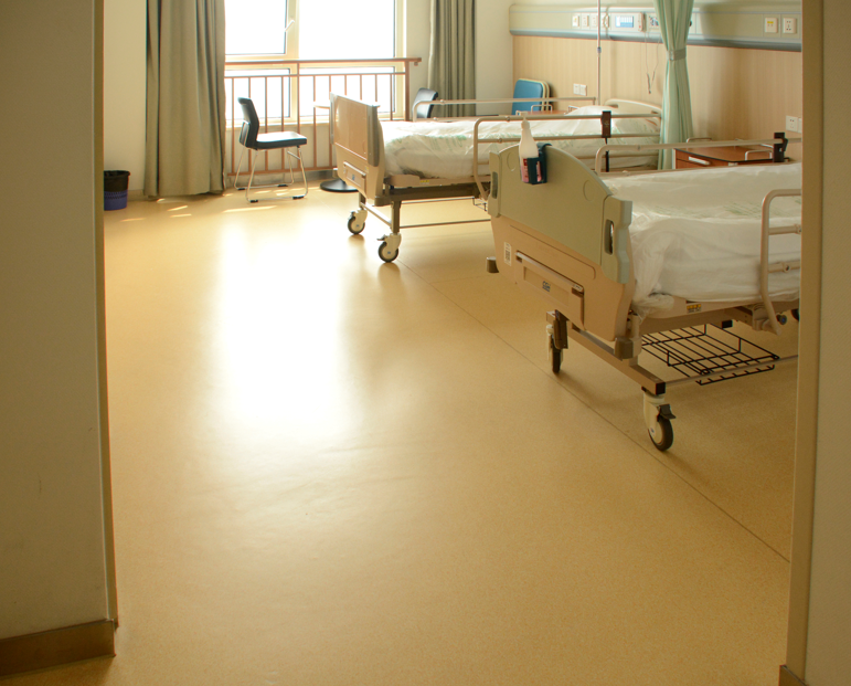 怎么選擇同質透心無方向塑膠地板公司？【騰方PVC地板】