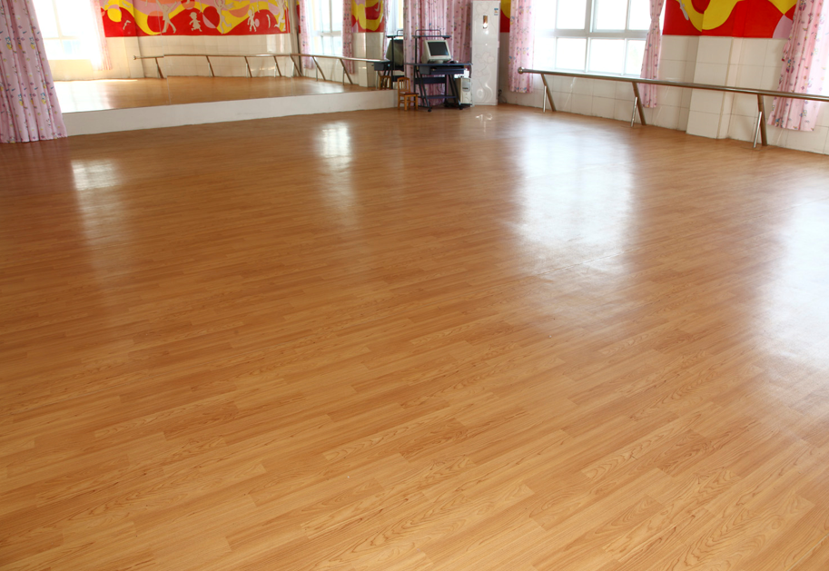 地板墊pvc的使用年限與厚度有關(guān)嗎？【騰方PVC地板】