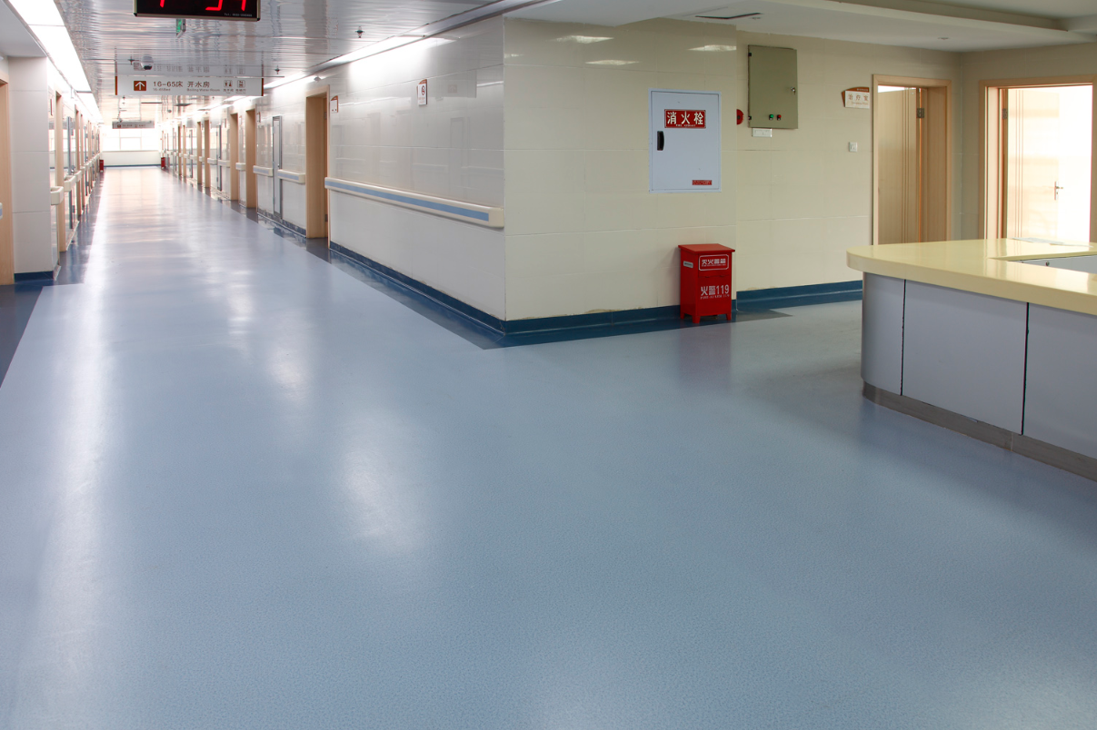 醫(yī)院pvc卷材地板有哪些優(yōu)勢折服了上億國人？【騰方PVC地板】